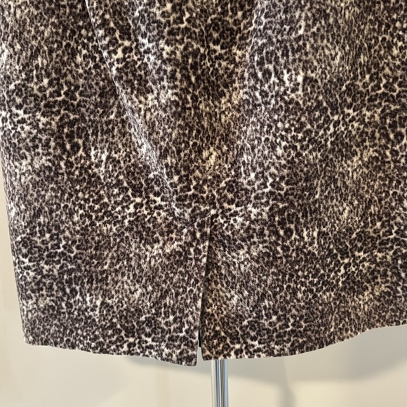 Talbots pencil skirt in cheetah print size 6 like new - Picture 6 of 7